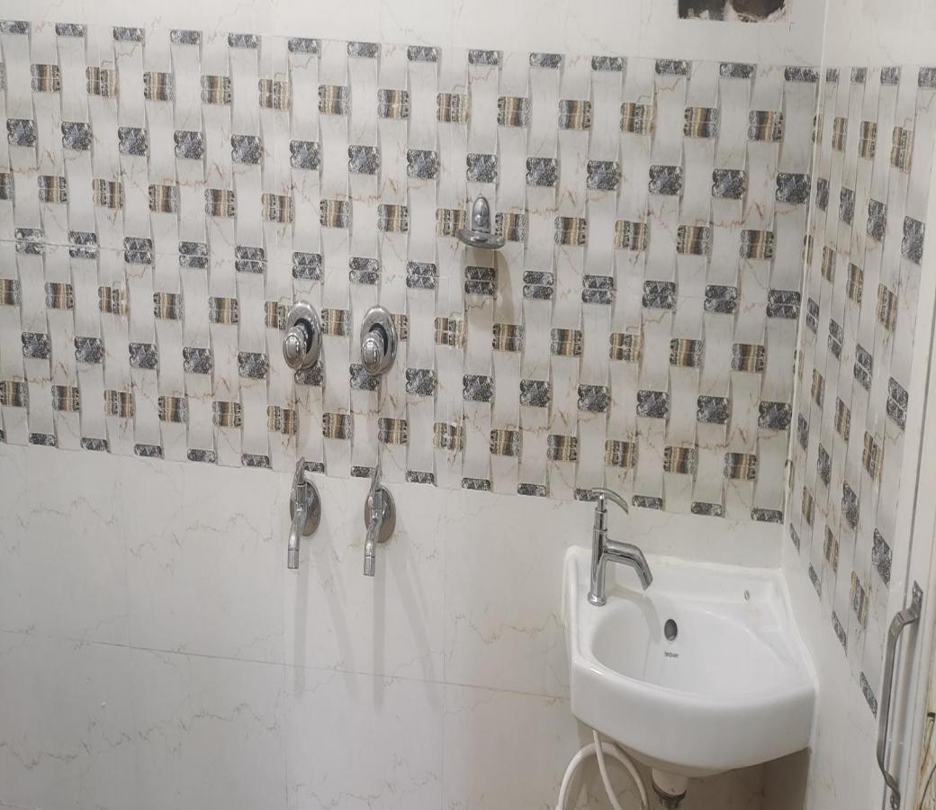 Staymaker Tirupati Guest House Калькутта Экстерьер фото